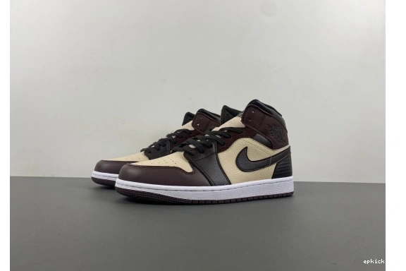 EP YMCA  FZ4359-200 Mid Paris SE FZ4359-200 Jordan 1  0422